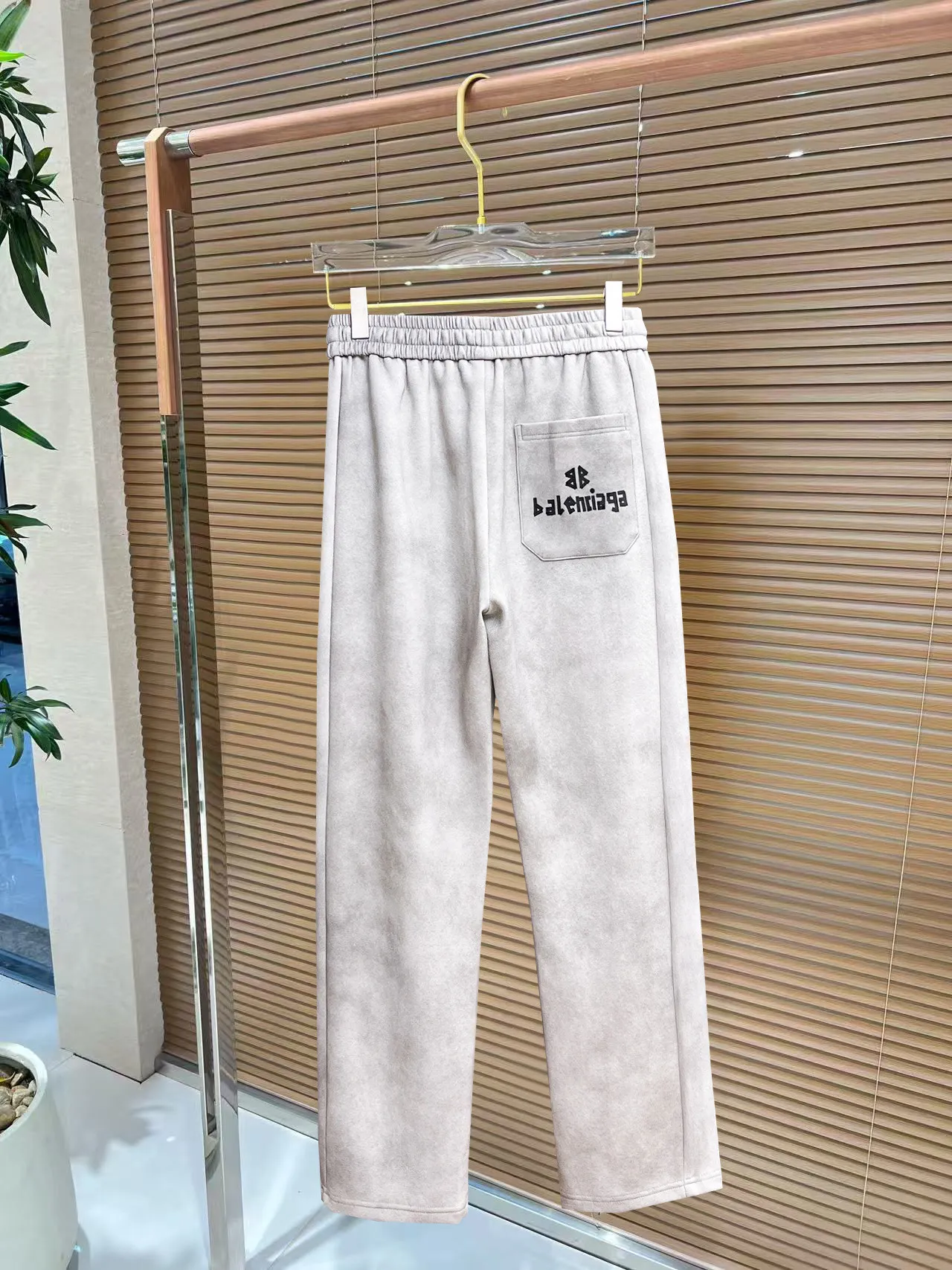 Balenciaga 🆕2026 Autumn and Winter New Arrival Casual Pants! The official website will be released simultaneously. Brand Classic LOGO casual pants, customized fabrics, excellent comfort and strong touch. Highly recognisable, perfect appearance and craftsmanship. Size:M-3XL
